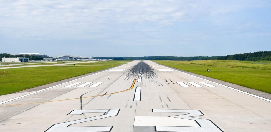 5L-23R runway photo